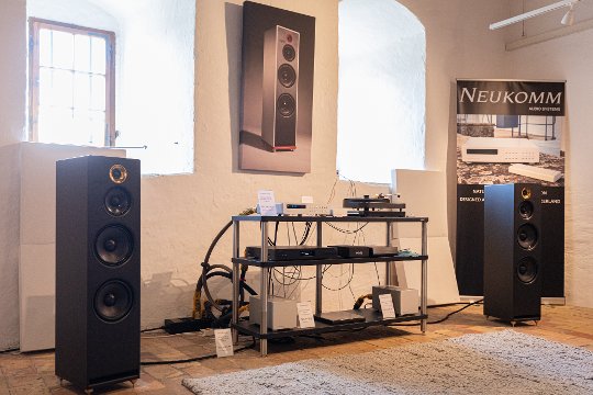 Stenheim-Lautsprecher mit Elektronik von Neukomm